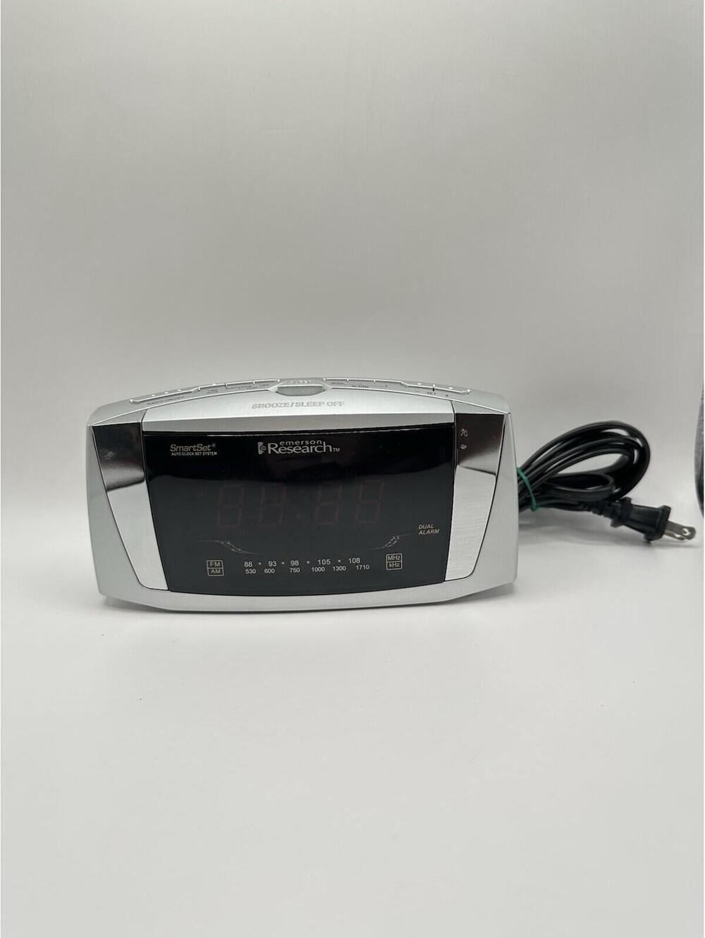 Emerson Research Smart Set Dual Auto Setting Alarm Clock Radio CKS5055B